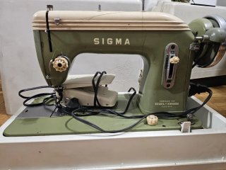 Máquina de coser Sigma antigua