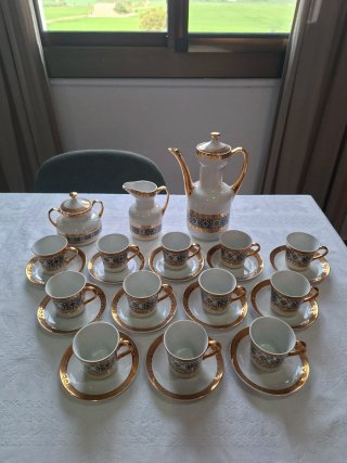 Juego de Tazas de Porcelana Dorada