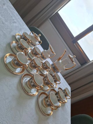 Juego de Tazas de Porcelana Dorada