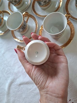 Juego de Tazas de Porcelana Dorada