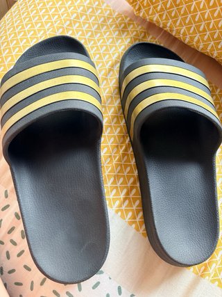 Chanclas Adidas Adilette Dorado Talla 39