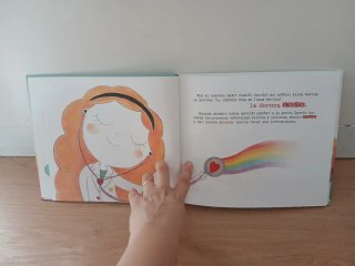 Libro infantil  La doctora amor : Curando corazone