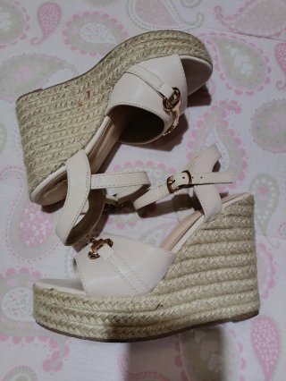 Sandalias cuña alta beige Talla 36