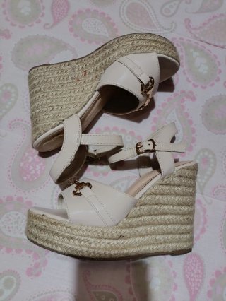 Sandalias cuña alta beige Talla 36