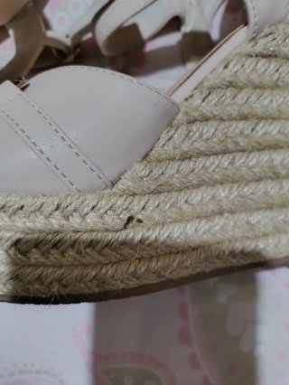 Sandalias cuña alta beige Talla 36