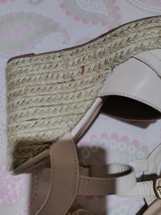 Sandalias cuña alta beige Talla 36