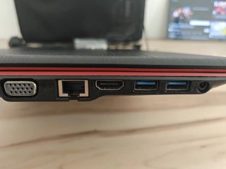 Portátil Acer Negro y Rojo
