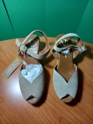 Sandalias cuña Viguera beige mujer