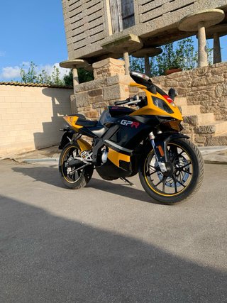 Derbi GPR 50cc Deportiva Negra/Amarilla