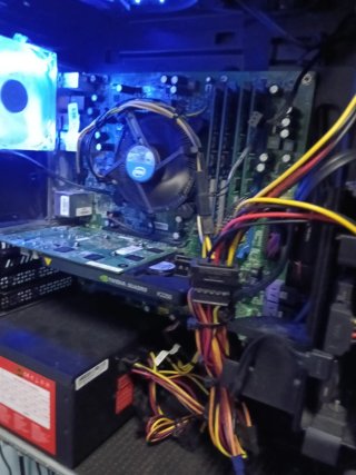Ordenador Intel con ventilador azul