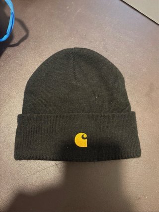 Gorro Carhartt Negro con Logo Dorado
