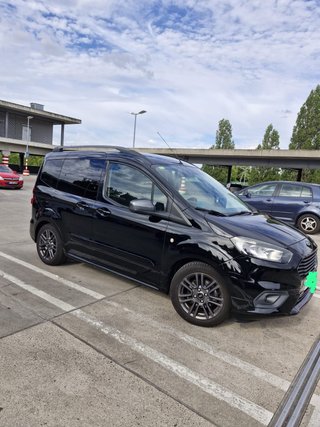Ford Tourneo Courier modelo Sport 2018