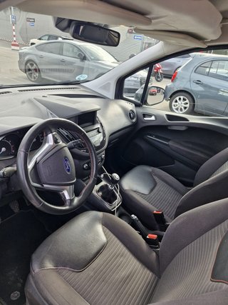Ford Tourneo Courier modelo Sport 2018