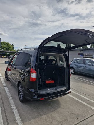 Ford Tourneo Courier modelo Sport 2018