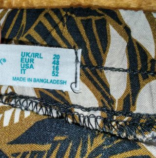 Pantalones estampados. Talla 48.