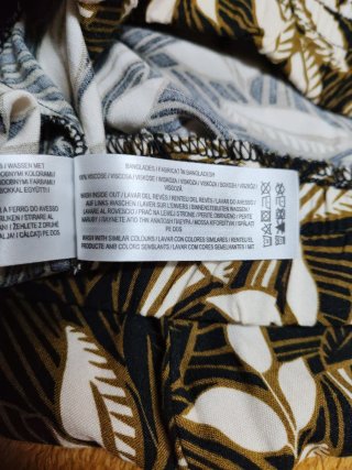 Pantalones estampados. Talla 48.