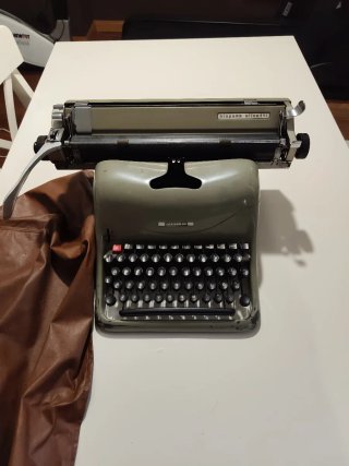 Máquina de escribir Hispano Olivetti Lexicon 80