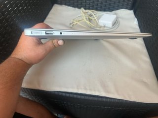 MacBook Air 13” 2017 sequoia