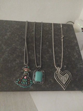 Collari da donna da 25 a 30 cm di lunghezza