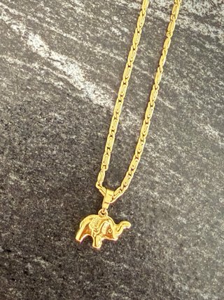 Cadena con colgante elefante baño oro 18KL