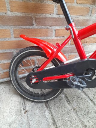 Bicicleta infantil roja