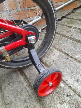 Bicicleta infantil roja
