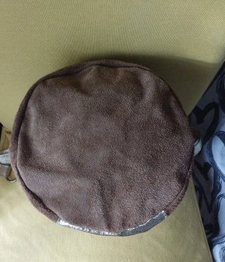 Bolso de Ante marrón chocolate y piel doradas.