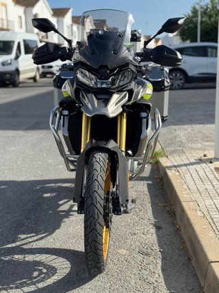 Voge 900DSX 2025 Plata/Amarillo