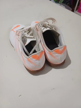 Zapatillas Puma Blancas y Naranja
