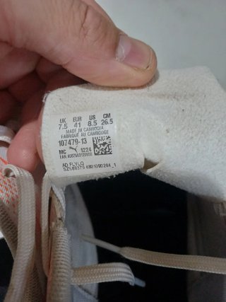 Zapatillas Puma Blancas y Naranja