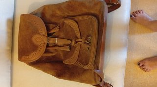 Mochila de ante marrón y cuero