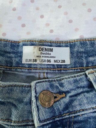 Shorts vaqueros desgastados.