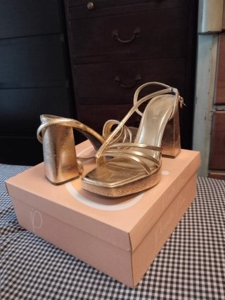 Sandalias doradas plataforma