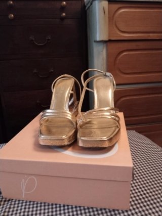 Sandalias doradas plataforma