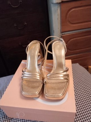 Sandalias doradas plataforma