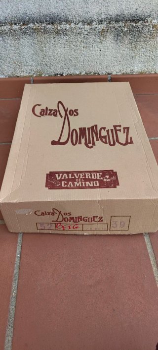 Botas altas de piel grises