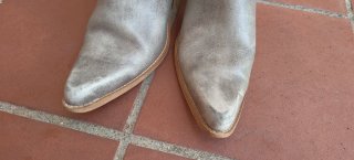 Botas altas de piel grises