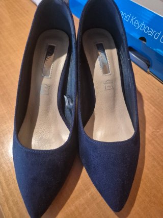 Zapatos de tacón azul marino