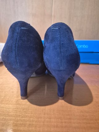Zapatos de tacón azul marino
