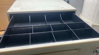 Cajón portamonedas con llave