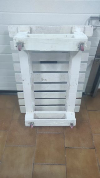 Mesa de palets con ruedas