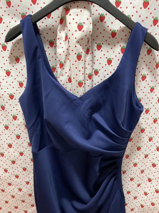 Vestido fiesta largo azul con corte
