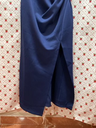 Vestido fiesta largo azul con corte