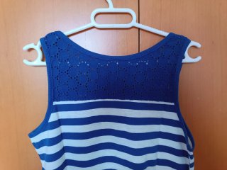 Camiseta tirantes rayas azul y blanco, con encaje.