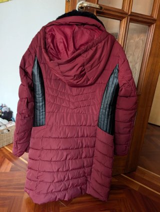 Cazadora Only roja con cuello de pelo