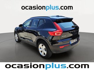 Volvo XC40 T3 Momentum Core 120 kW (163 CV)