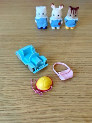 Sylvanian Families Coche y Muñecos