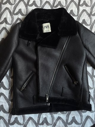 Cazadora Zara borreguito negra