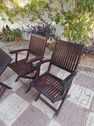 Mesa de madera de jardín con 4 sillas plegables