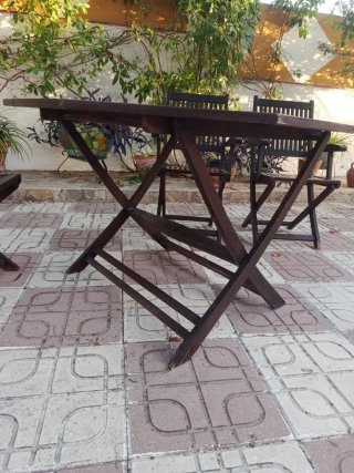 Mesa de madera de jardín con 4 sillas plegables